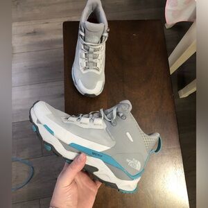 Women’s The North Face Exploris Mid Waterproof Hiking Boots size 8.5